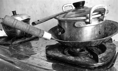 cleaning anodized aluminum cookware with gas stoves